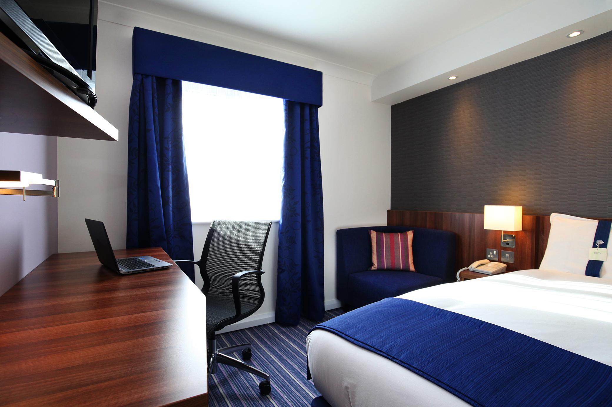 Holiday Inn Express Leeds-East By Ihg Лийдс Екстериор снимка