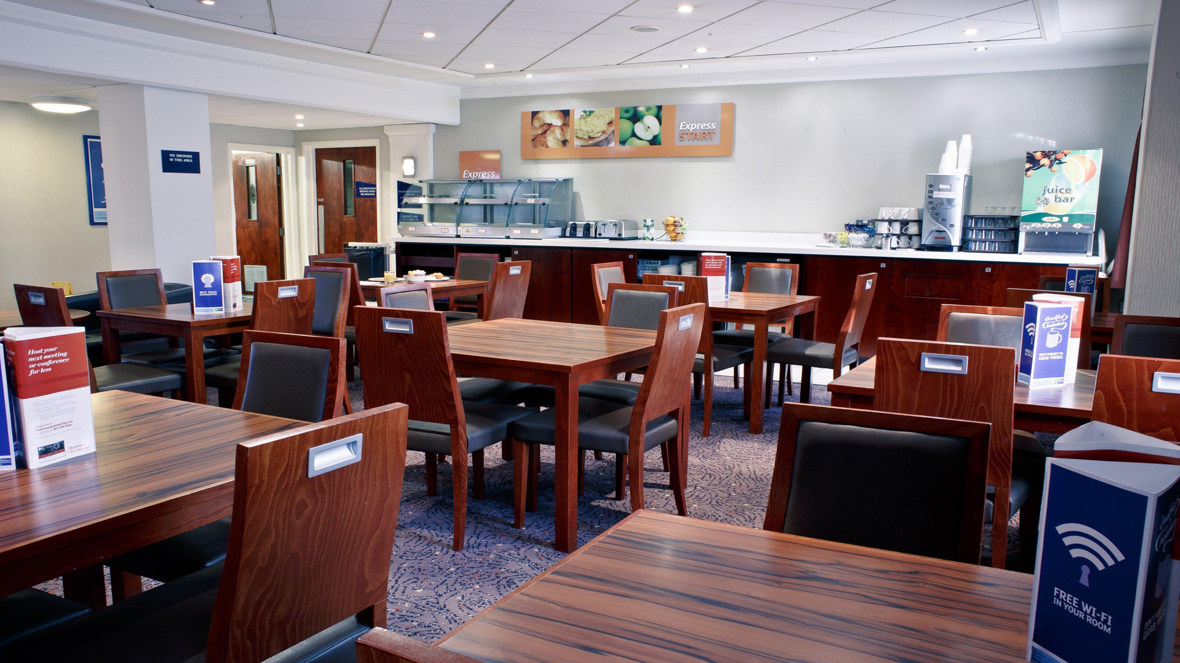Holiday Inn Express Leeds-East By Ihg Лийдс Екстериор снимка