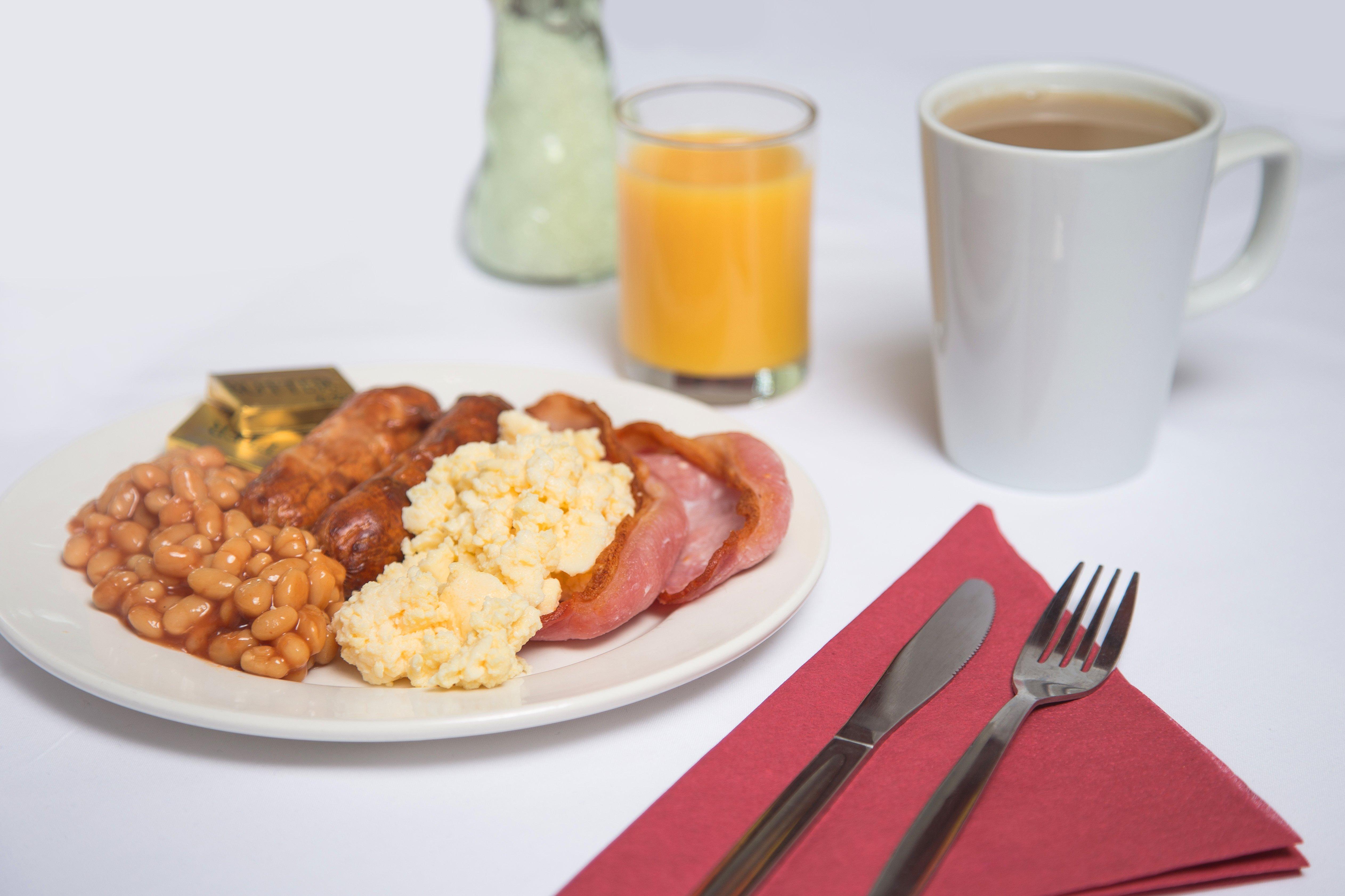 Holiday Inn Express Leeds-East By Ihg Лийдс Екстериор снимка