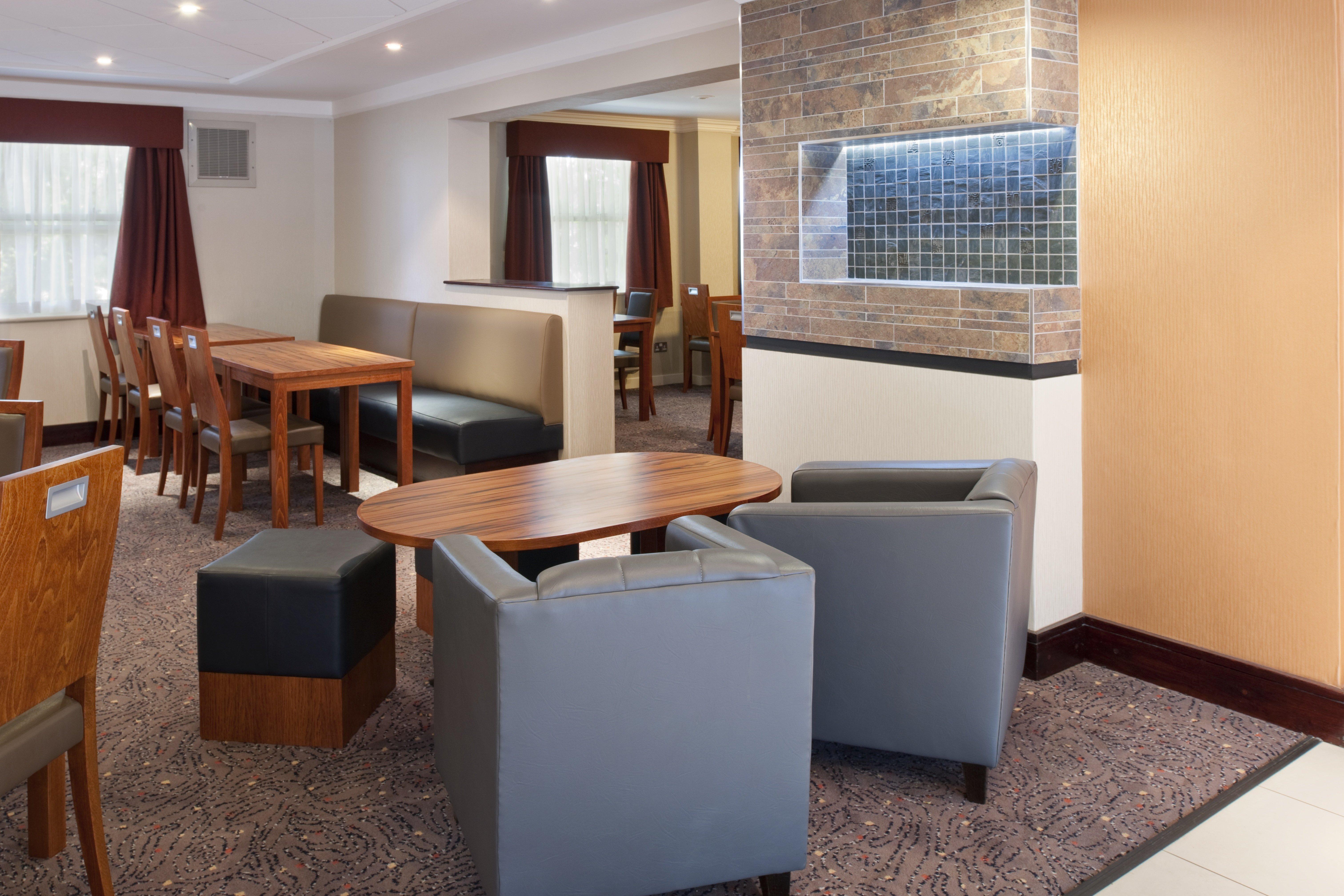 Holiday Inn Express Leeds-East By Ihg Лийдс Екстериор снимка