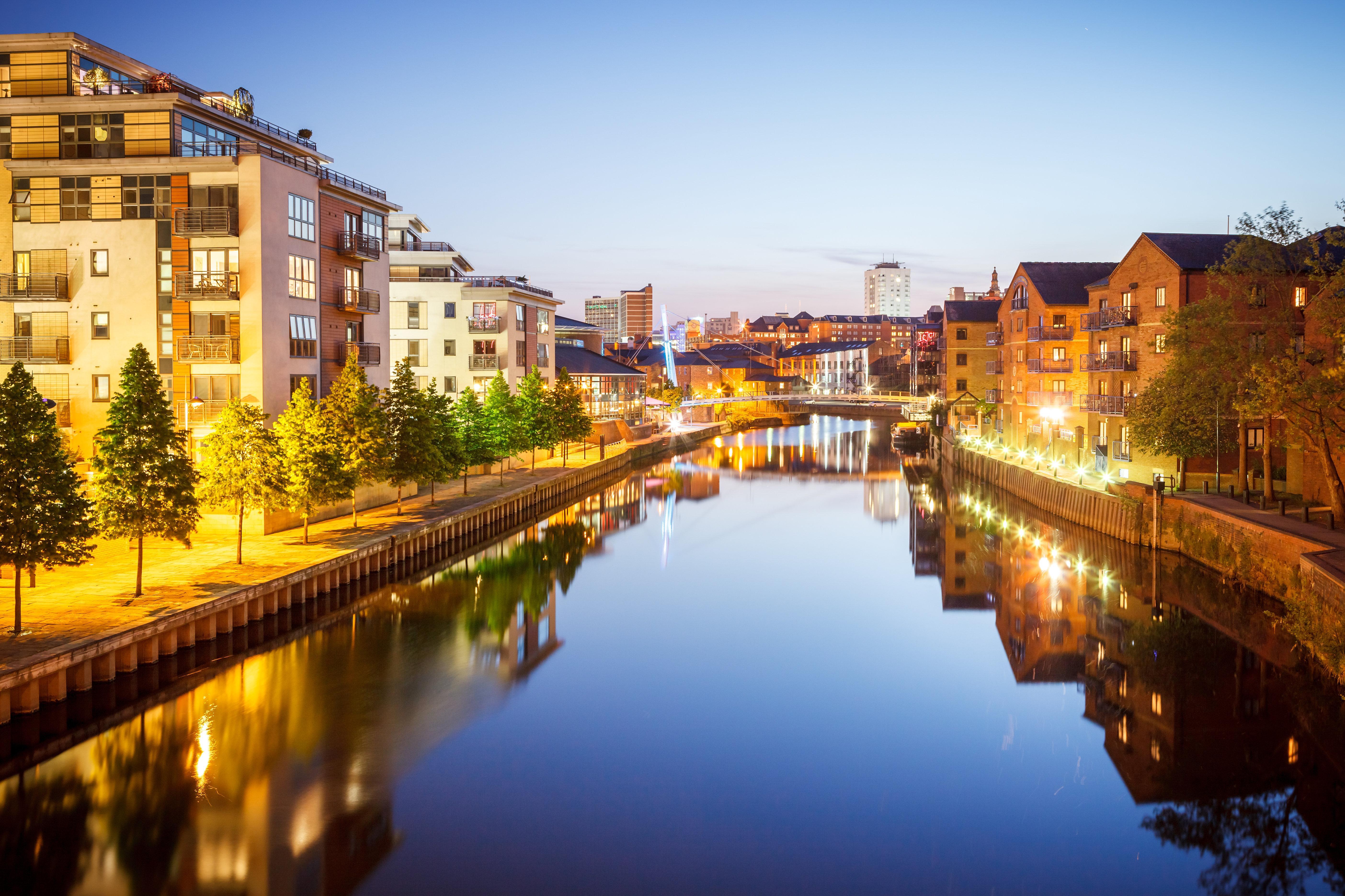 Holiday Inn Express Leeds-East By Ihg Лийдс Екстериор снимка