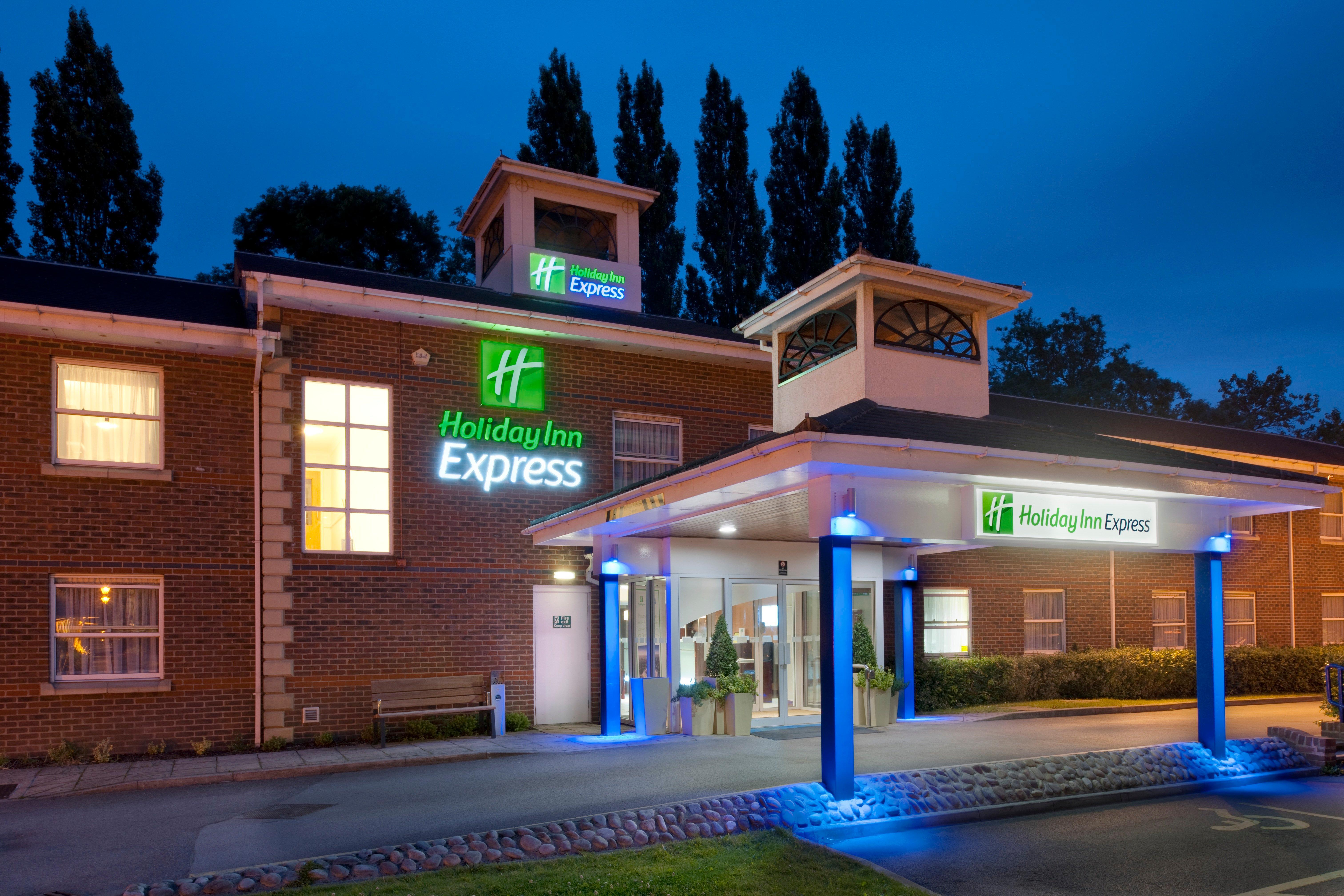 Holiday Inn Express Leeds-East, An Ihg Hotel Лийдс Екстериор снимка
