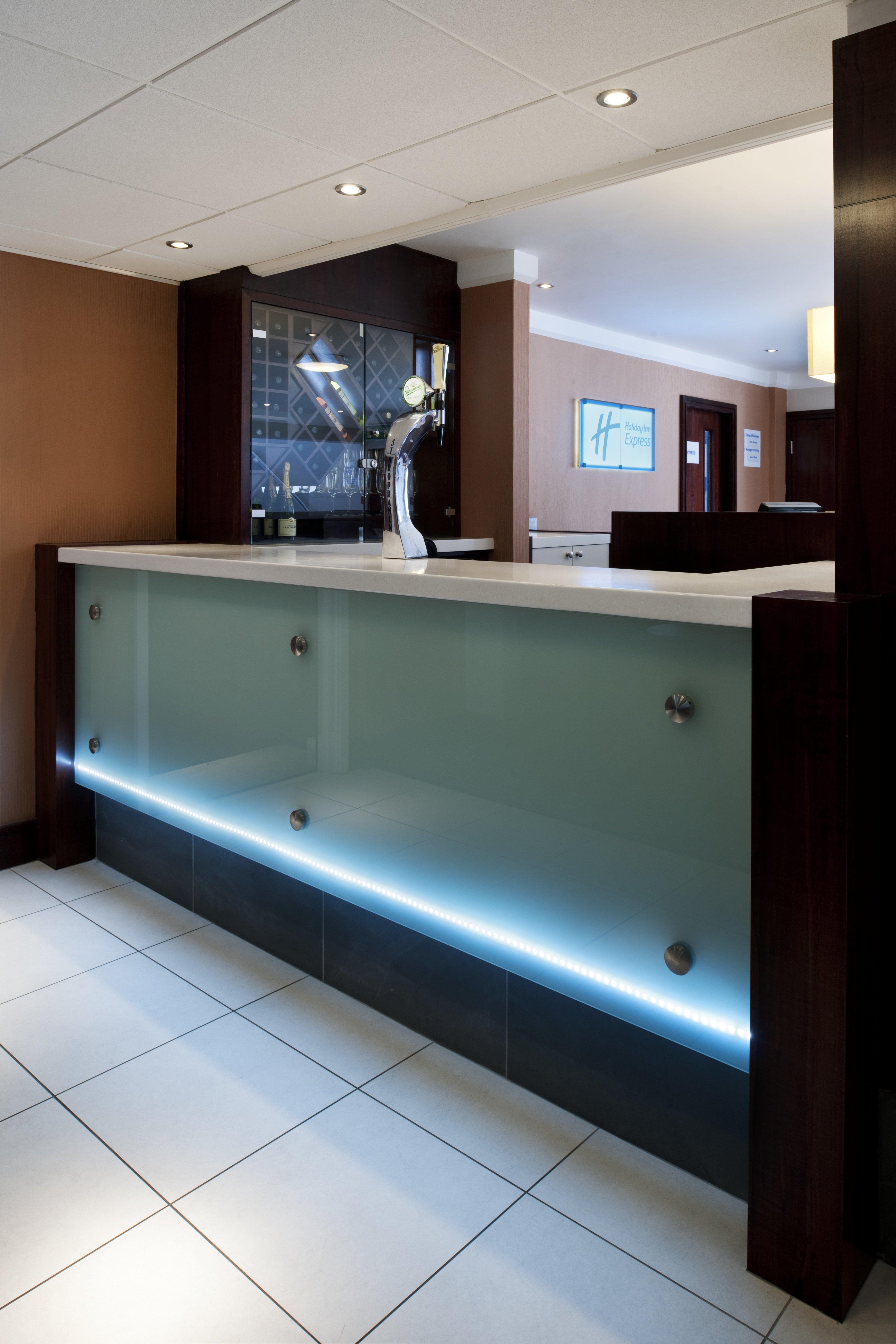 Holiday Inn Express Leeds-East By Ihg Лийдс Екстериор снимка