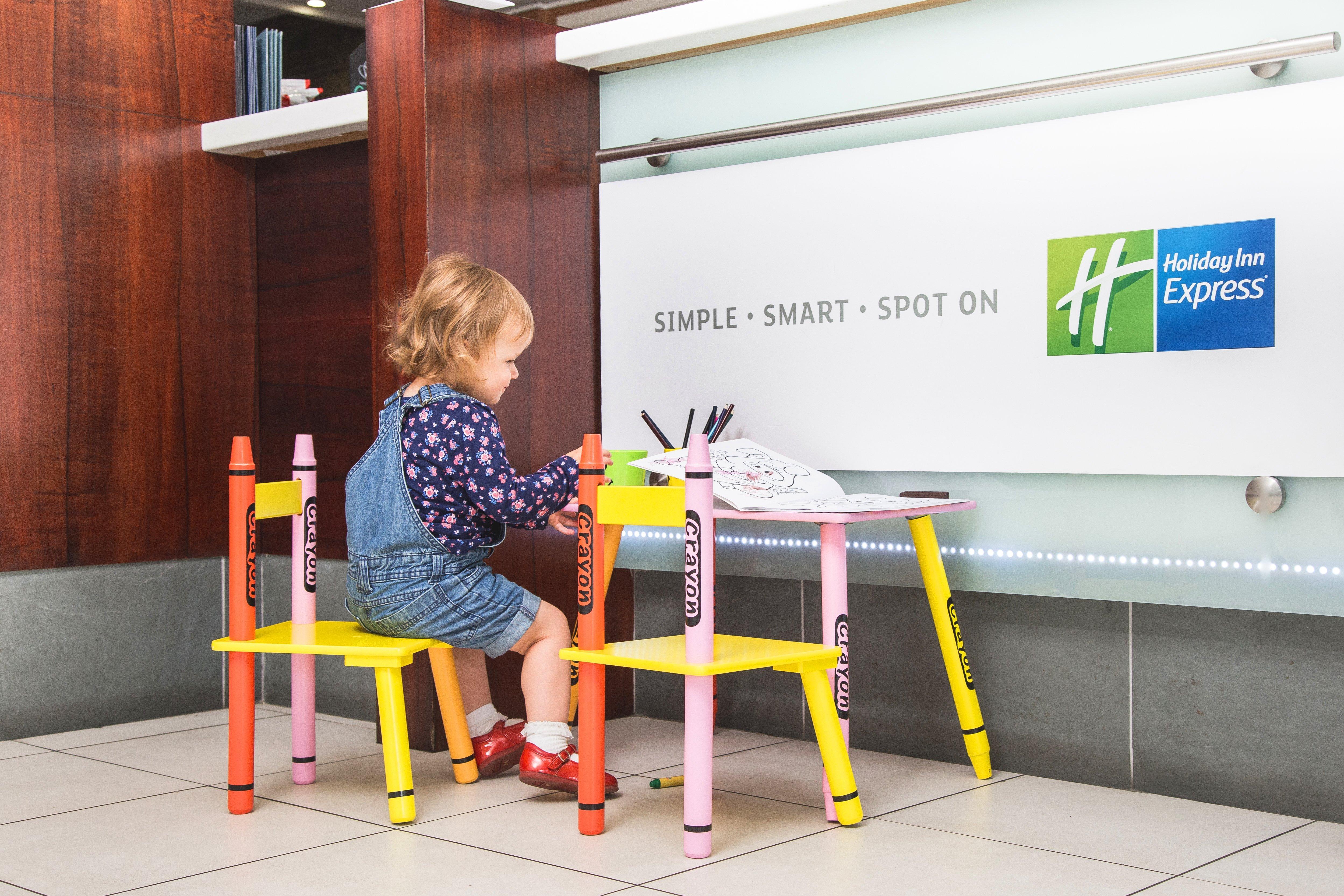 Holiday Inn Express Leeds-East By Ihg Лийдс Екстериор снимка