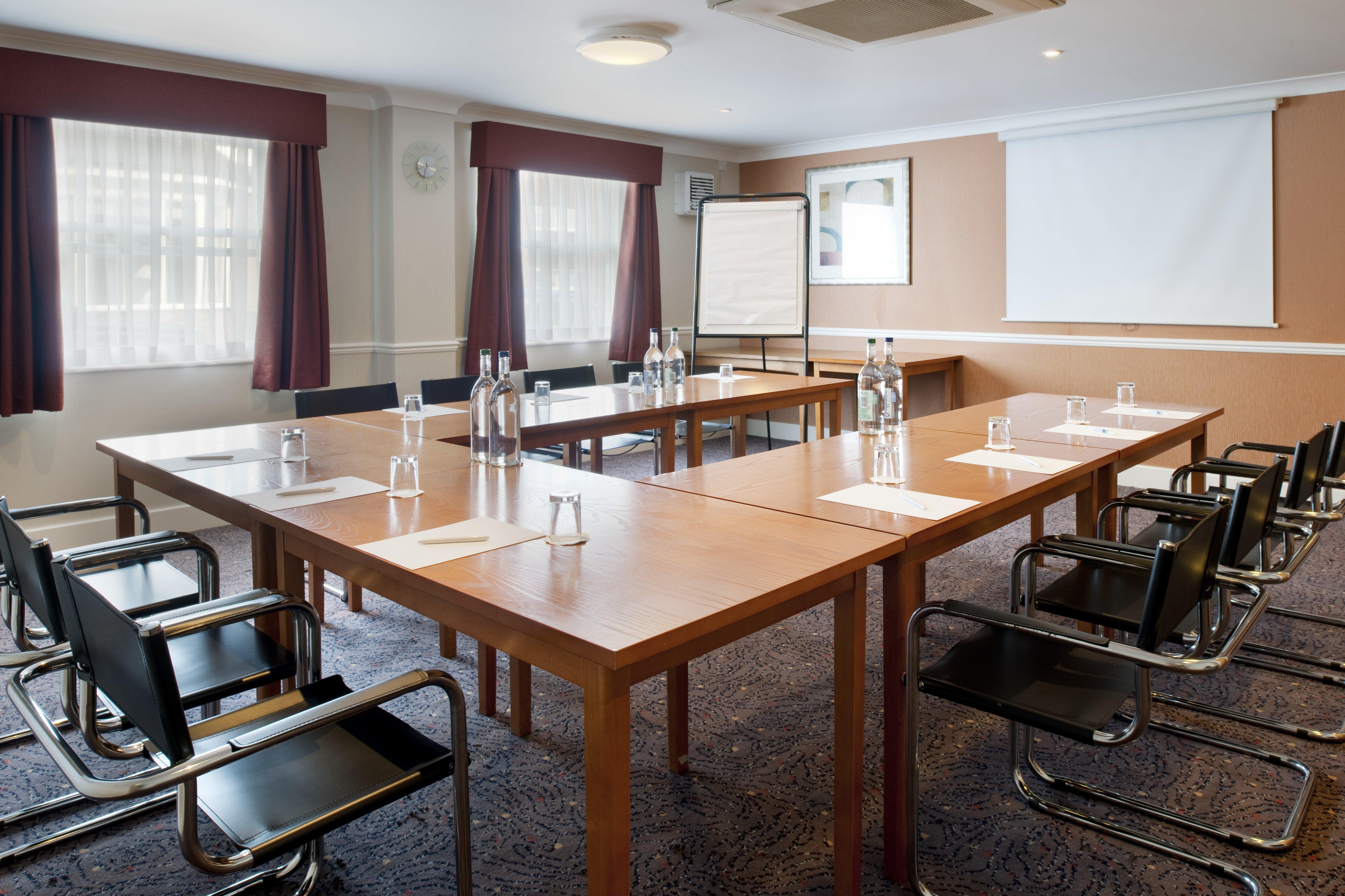 Holiday Inn Express Leeds-East By Ihg Лийдс Екстериор снимка