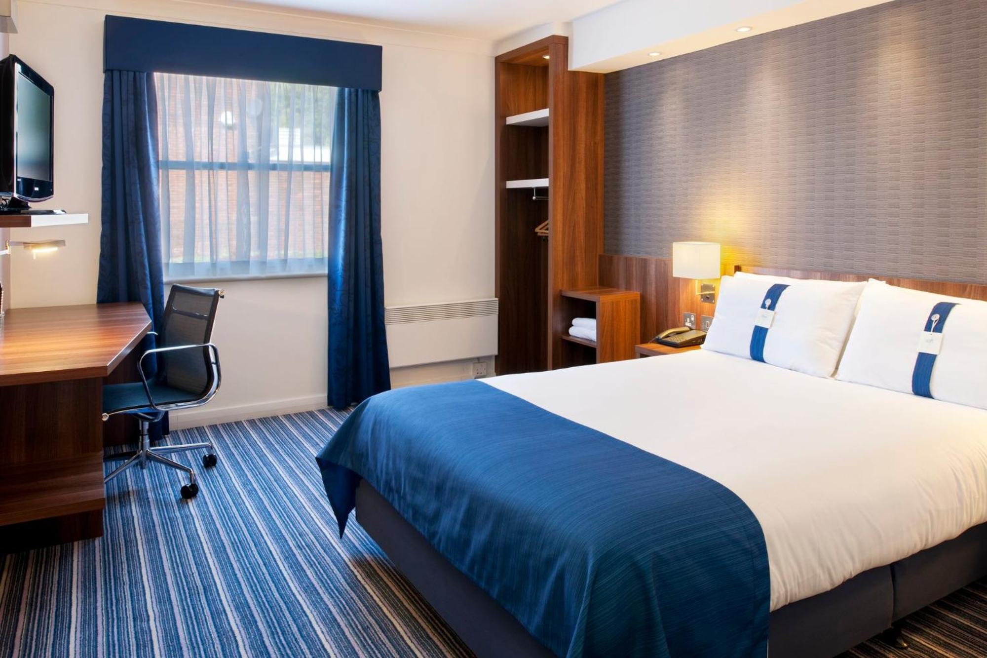 Holiday Inn Express Leeds-East By Ihg Лийдс Екстериор снимка
