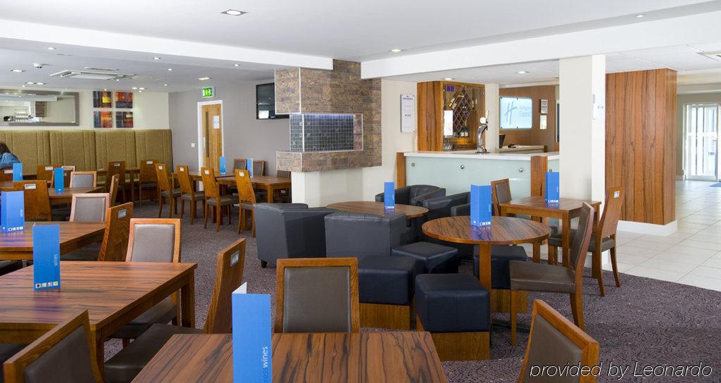 Holiday Inn Express Leeds-East By Ihg Лийдс Ресторант снимка