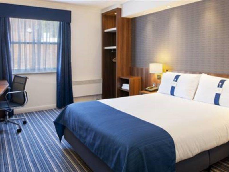 Holiday Inn Express Leeds-East By Ihg Лийдс Екстериор снимка