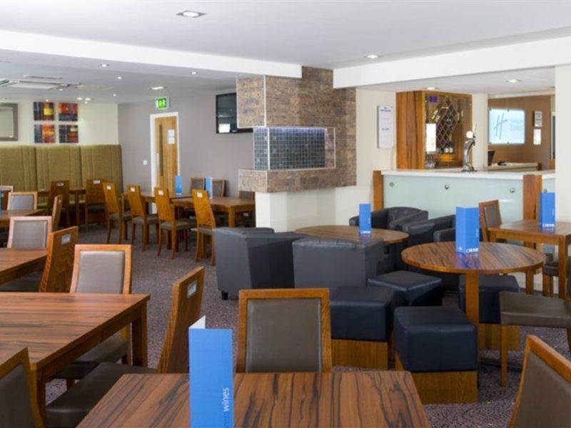 Holiday Inn Express Leeds-East By Ihg Лийдс Екстериор снимка