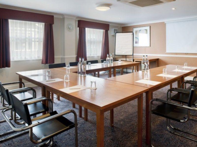 Holiday Inn Express Leeds-East By Ihg Лийдс Екстериор снимка