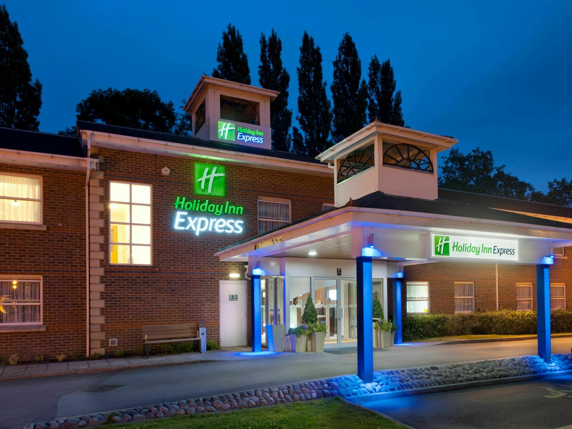 Holiday Inn Express Leeds-East By Ihg Лийдс Екстериор снимка